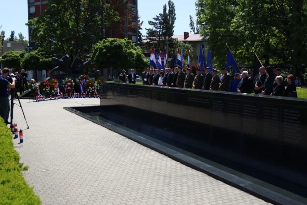 (VELIKA FOTOGALERIJA) 33. obljetnica obilježavanja osnutka 3. gardijske brigade “Kune” u Novoj Gradiški