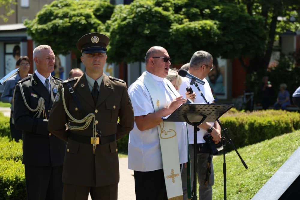 (VELIKA FOTOGALERIJA) 33. obljetnica obilježavanja osnutka 3. gardijske brigade “Kune” u Novoj Gradiški