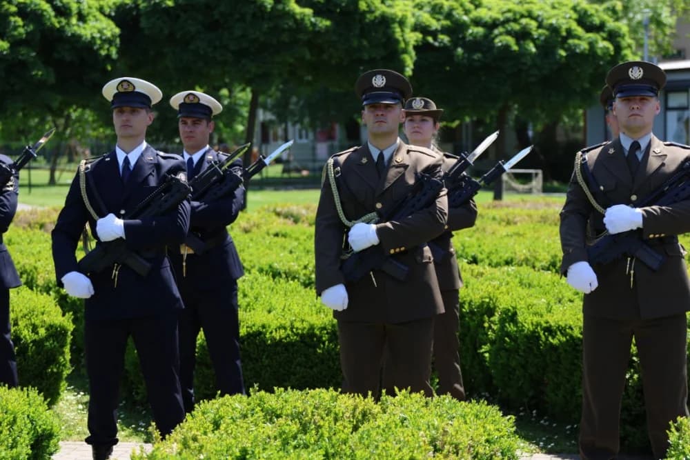 (VELIKA FOTOGALERIJA) 33. obljetnica obilježavanja osnutka 3. gardijske brigade “Kune” u Novoj Gradiški