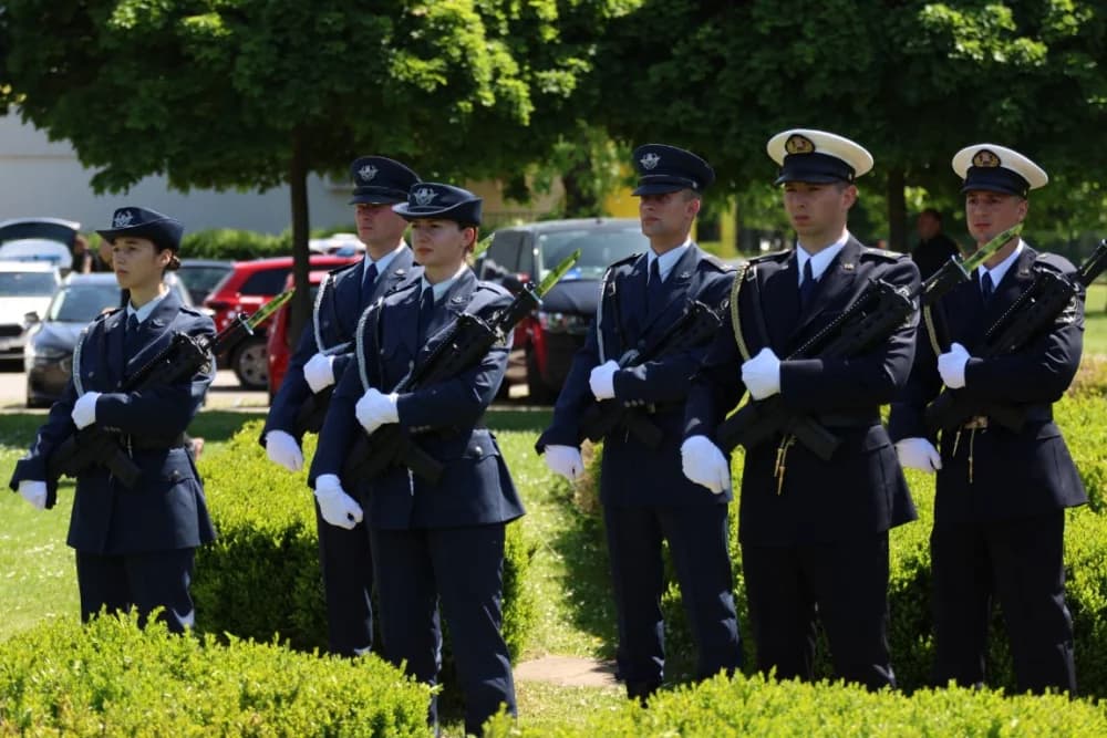 (VELIKA FOTOGALERIJA) 33. obljetnica obilježavanja osnutka 3. gardijske brigade “Kune” u Novoj Gradiški