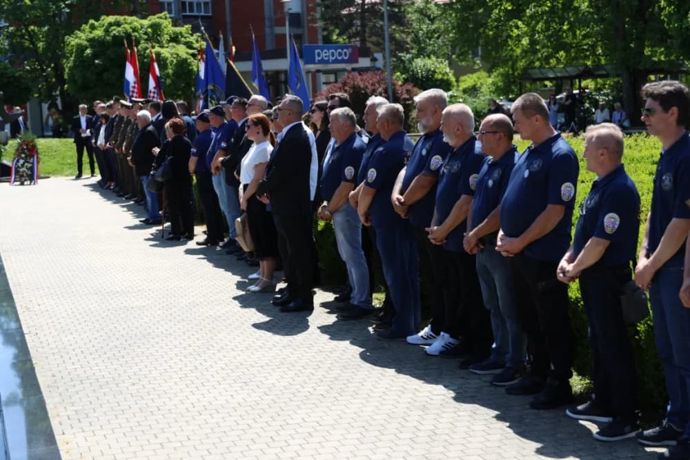 (VELIKA FOTOGALERIJA) 33. obljetnica obilježavanja osnutka 3. gardijske brigade “Kune” u Novoj Gradiški