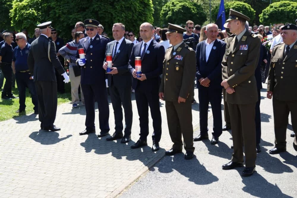 (VELIKA FOTOGALERIJA) 33. obljetnica obilježavanja osnutka 3. gardijske brigade “Kune” u Novoj Gradiški