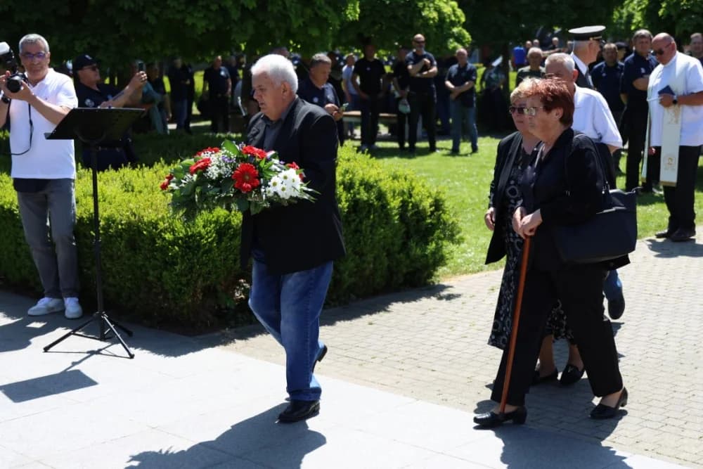 (VELIKA FOTOGALERIJA) 33. obljetnica obilježavanja osnutka 3. gardijske brigade “Kune” u Novoj Gradiški