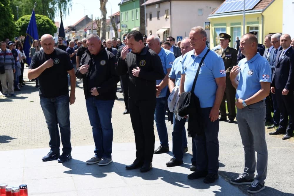 (VELIKA FOTOGALERIJA) 33. obljetnica obilježavanja osnutka 3. gardijske brigade “Kune” u Novoj Gradiški