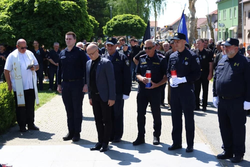 (VELIKA FOTOGALERIJA) 33. obljetnica obilježavanja osnutka 3. gardijske brigade “Kune” u Novoj Gradiški