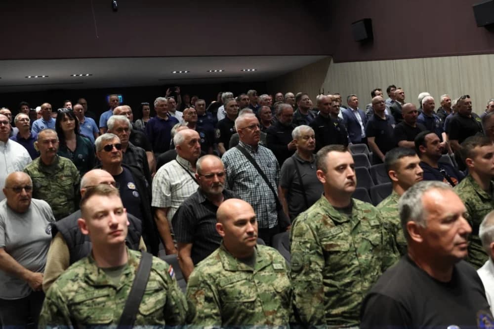 (VELIKA FOTOGALERIJA) 33. obljetnica obilježavanja osnutka 3. gardijske brigade “Kune” u Novoj Gradiški