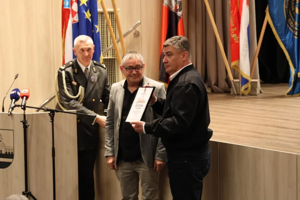 (VELIKA FOTOGALERIJA) 33. obljetnica obilježavanja osnutka 3. gardijske brigade “Kune” u Novoj Gradiški