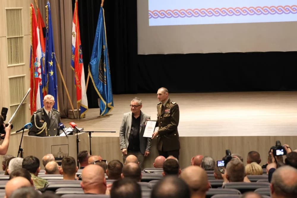 (VELIKA FOTOGALERIJA) 33. obljetnica obilježavanja osnutka 3. gardijske brigade “Kune” u Novoj Gradiški