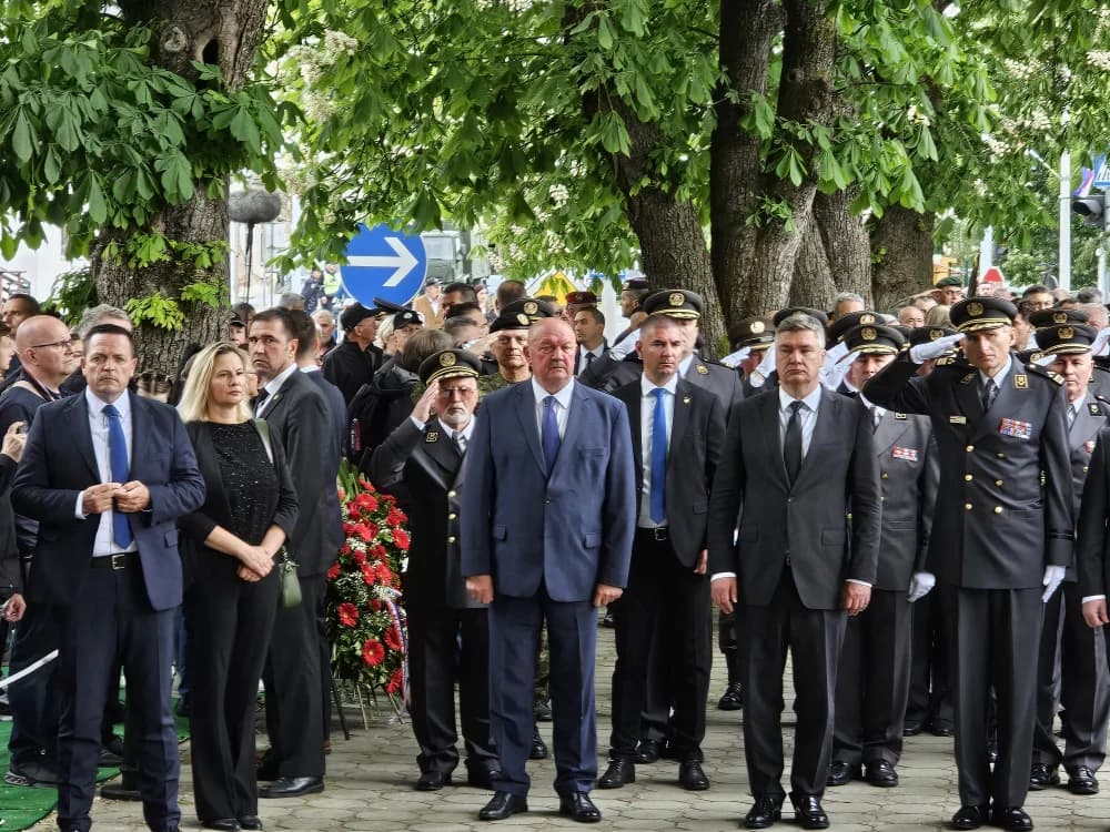 KRENULA SVEČANOST U OKUČANIMA: Došao i Vlado Šeks