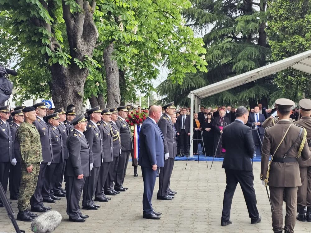 KRENULA SVEČANOST U OKUČANIMA: Došao i Vlado Šeks