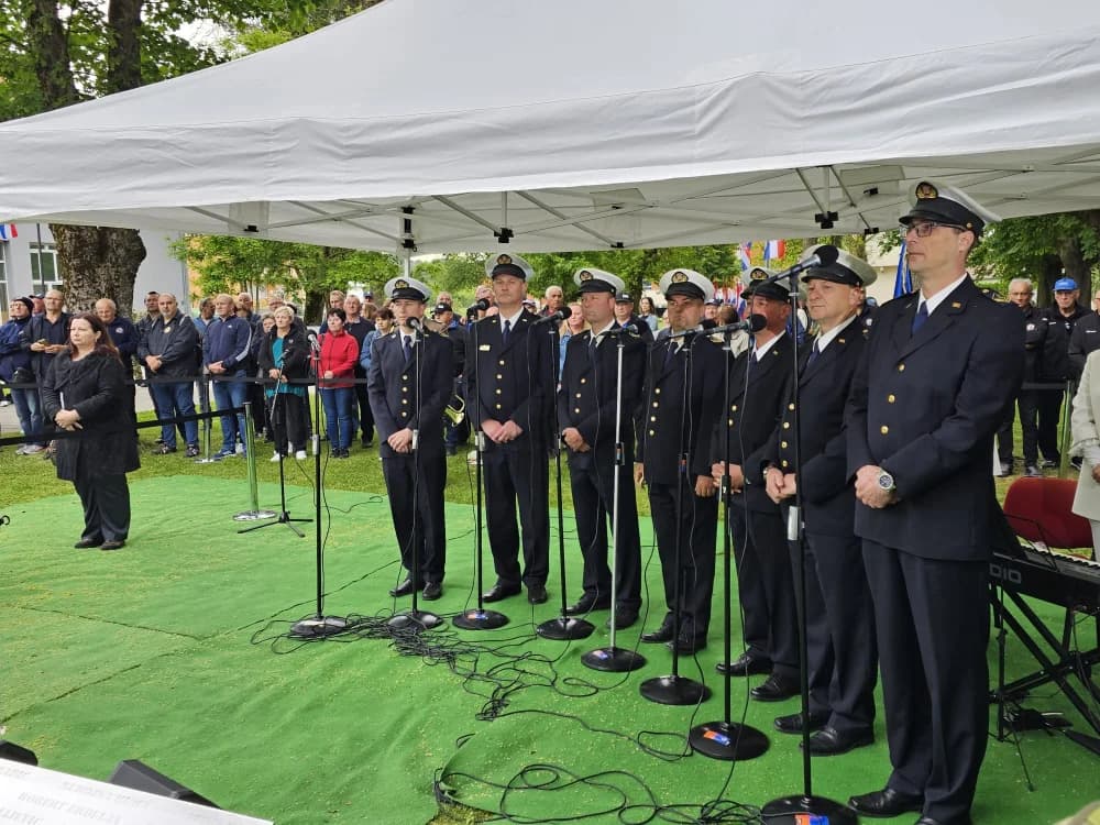KRENULA SVEČANOST U OKUČANIMA: Došao i Vlado Šeks