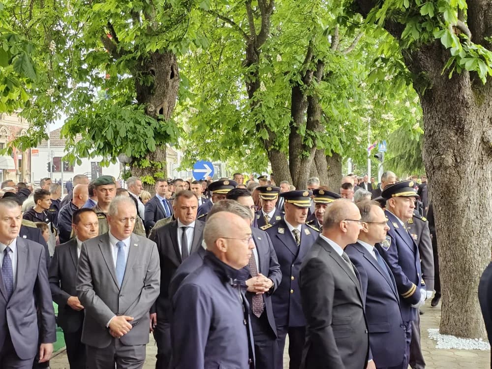 KRENULA SVEČANOST U OKUČANIMA: Došao i Vlado Šeks