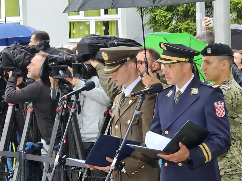 KRENULA SVEČANOST U OKUČANIMA: Došao i Vlado Šeks