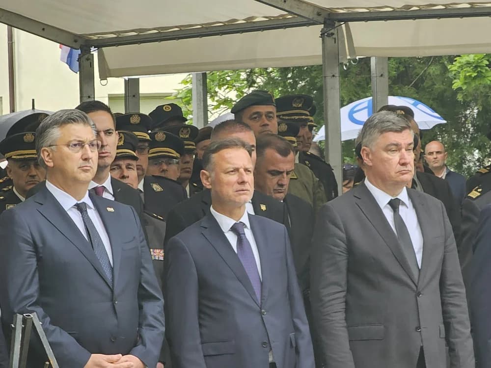 KRENULA SVEČANOST U OKUČANIMA: Došao i Vlado Šeks