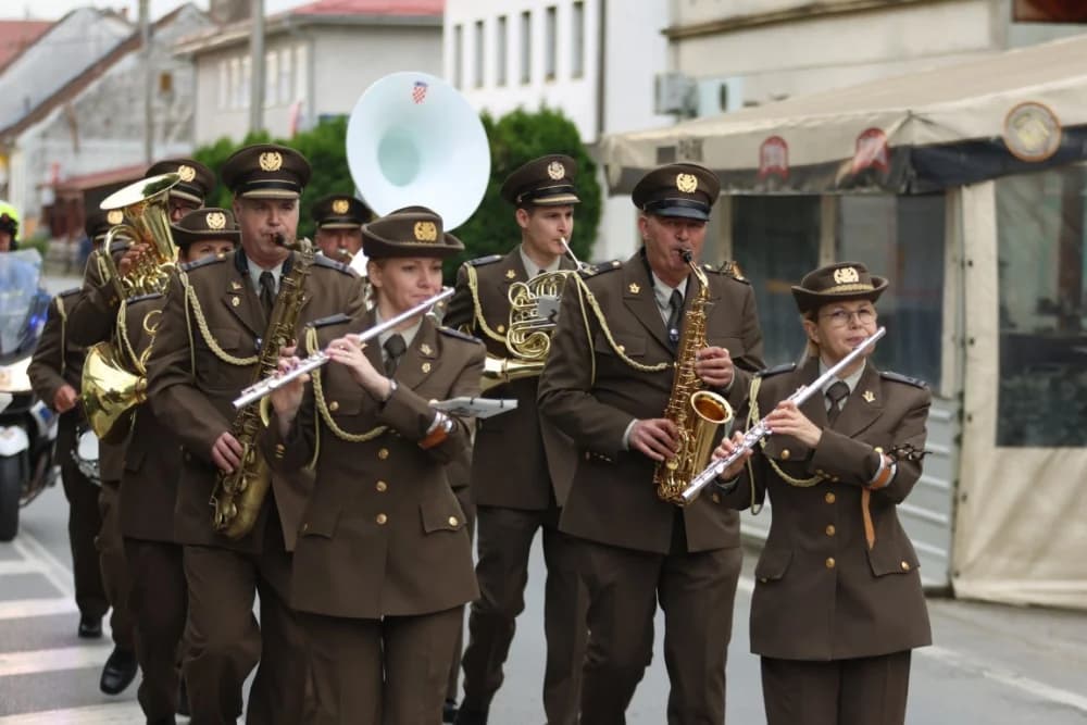 (VELIKA FOTOGALERIJA I VIDEO) Održana svečanost obilježavanja 29. obljetnice vojno-redarstvene operacije Bljesak u Okučanima