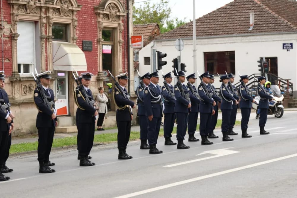 (VELIKA FOTOGALERIJA I VIDEO) Održana svečanost obilježavanja 29. obljetnice vojno-redarstvene operacije Bljesak u Okučanima