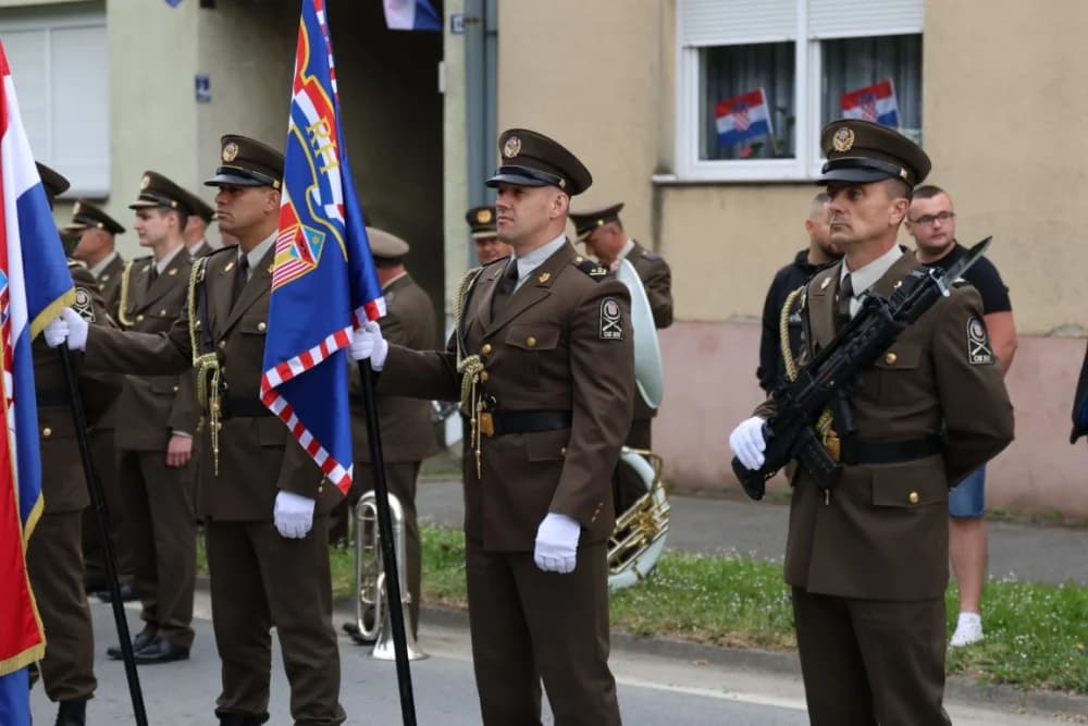(VELIKA FOTOGALERIJA I VIDEO) Održana svečanost obilježavanja 29. obljetnice vojno-redarstvene operacije Bljesak u Okučanima