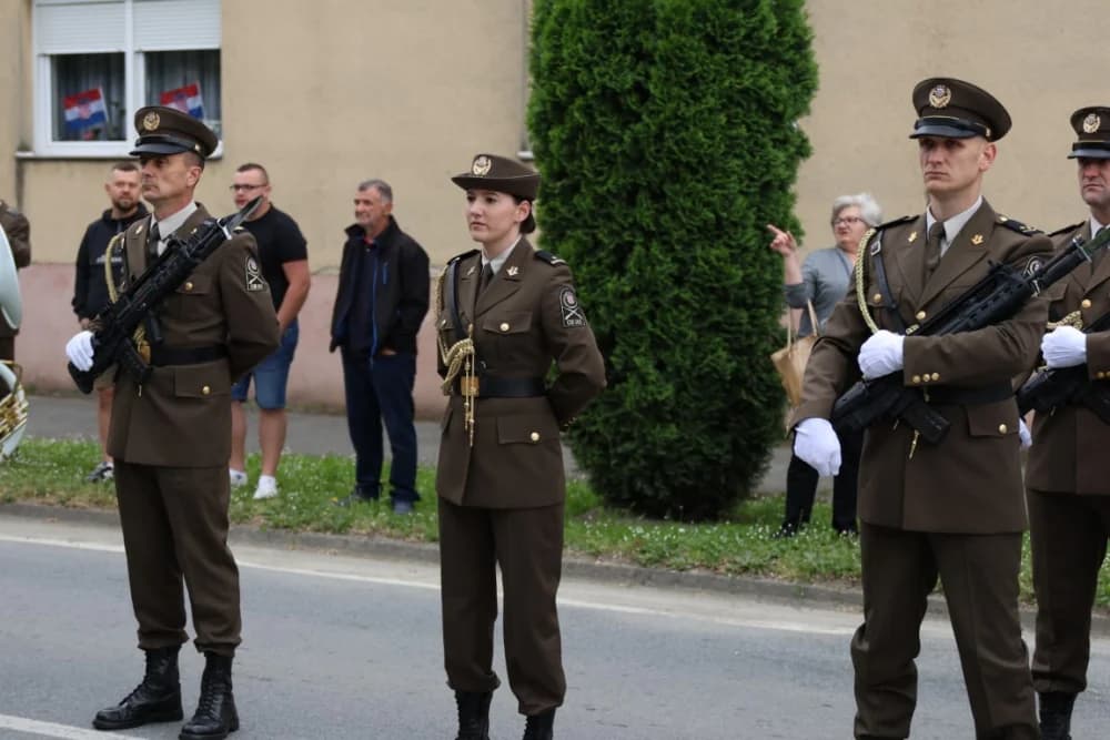 (VELIKA FOTOGALERIJA I VIDEO) Održana svečanost obilježavanja 29. obljetnice vojno-redarstvene operacije Bljesak u Okučanima