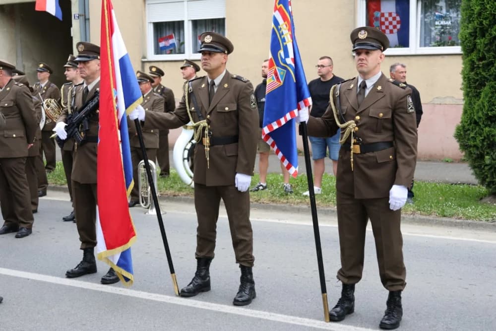 (VELIKA FOTOGALERIJA I VIDEO) Održana svečanost obilježavanja 29. obljetnice vojno-redarstvene operacije Bljesak u Okučanima