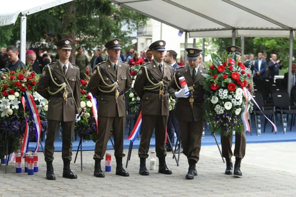 (VELIKA FOTOGALERIJA I VIDEO) Održana svečanost obilježavanja 29. obljetnice vojno-redarstvene operacije Bljesak u Okučanima