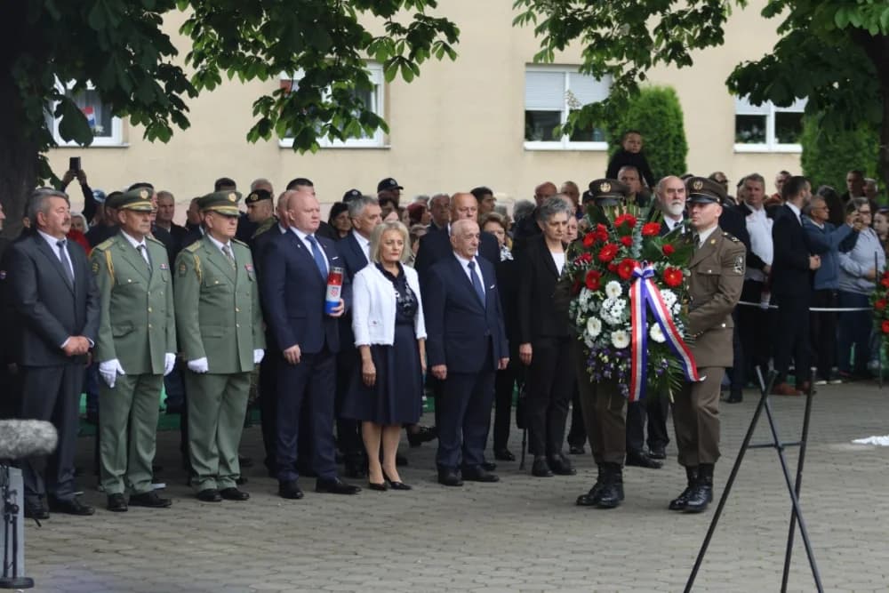 (VELIKA FOTOGALERIJA I VIDEO) Održana svečanost obilježavanja 29. obljetnice vojno-redarstvene operacije Bljesak u Okučanima