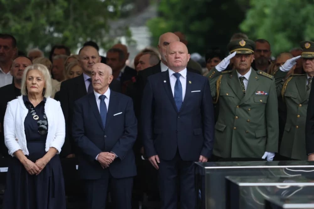 (VELIKA FOTOGALERIJA I VIDEO) Održana svečanost obilježavanja 29. obljetnice vojno-redarstvene operacije Bljesak u Okučanima