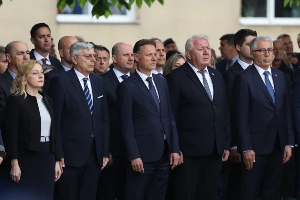 (VELIKA FOTOGALERIJA I VIDEO) Održana svečanost obilježavanja 29. obljetnice vojno-redarstvene operacije Bljesak u Okučanima