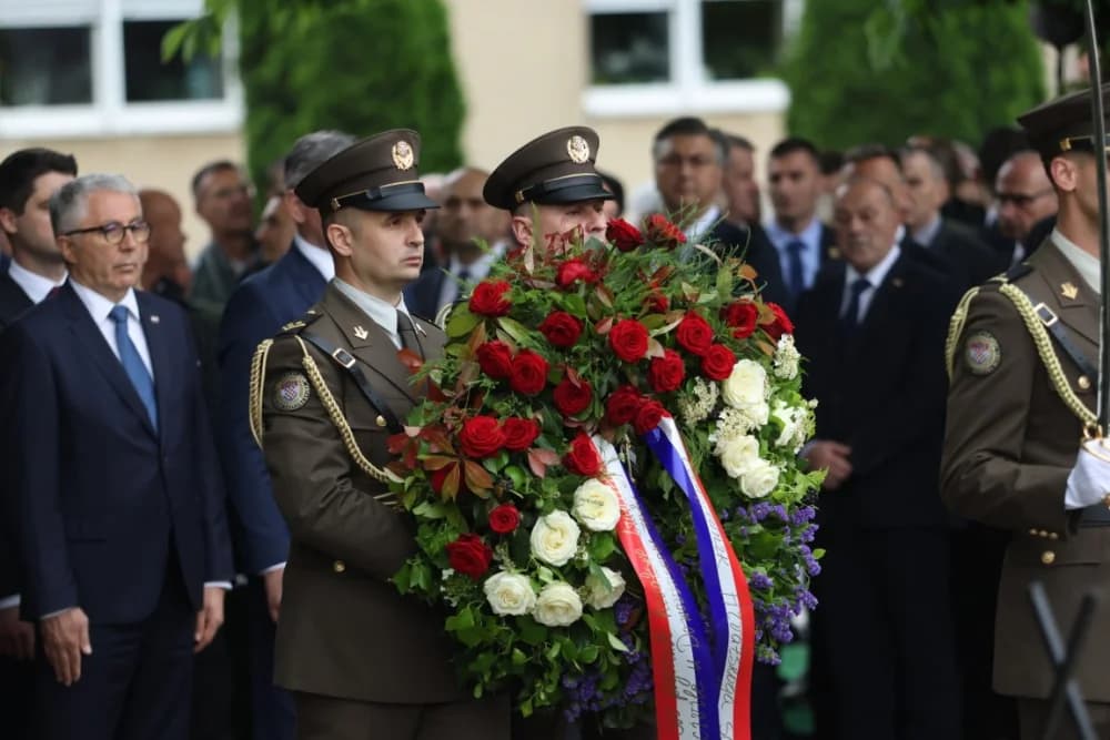 (VELIKA FOTOGALERIJA I VIDEO) Održana svečanost obilježavanja 29. obljetnice vojno-redarstvene operacije Bljesak u Okučanima