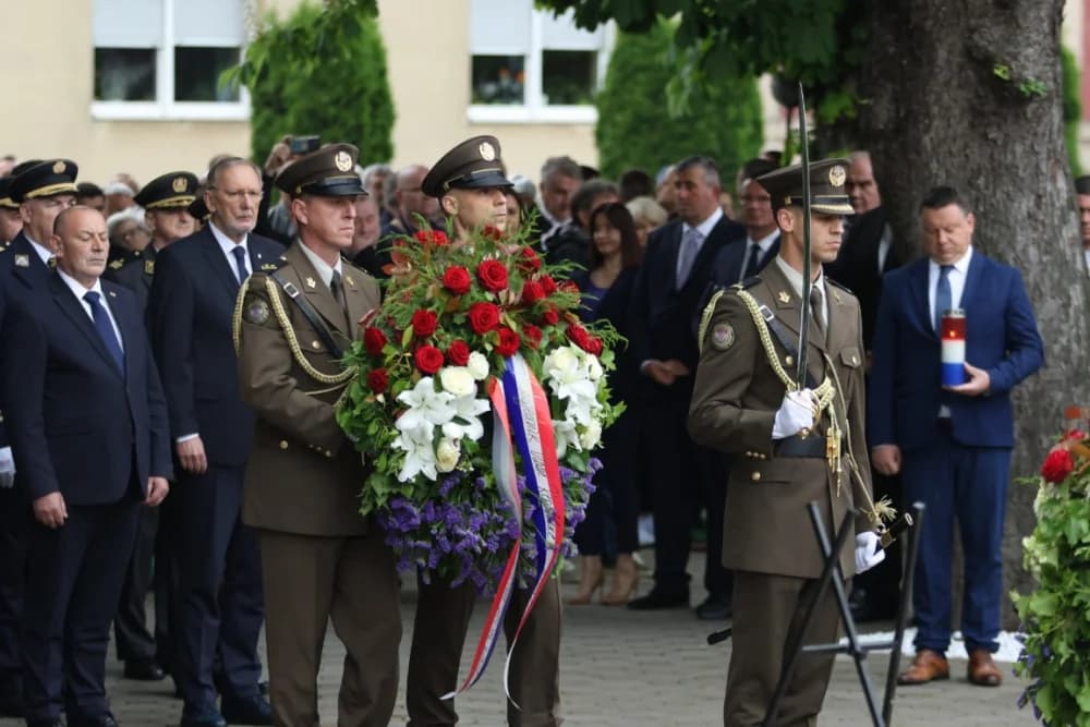 (VELIKA FOTOGALERIJA I VIDEO) Održana svečanost obilježavanja 29. obljetnice vojno-redarstvene operacije Bljesak u Okučanima