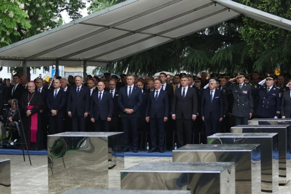 (VELIKA FOTOGALERIJA I VIDEO) Održana svečanost obilježavanja 29. obljetnice vojno-redarstvene operacije Bljesak u Okučanima
