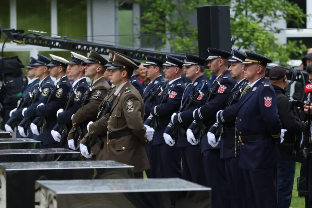 (VELIKA FOTOGALERIJA I VIDEO) Održana svečanost obilježavanja 29. obljetnice vojno-redarstvene operacije Bljesak u Okučanima