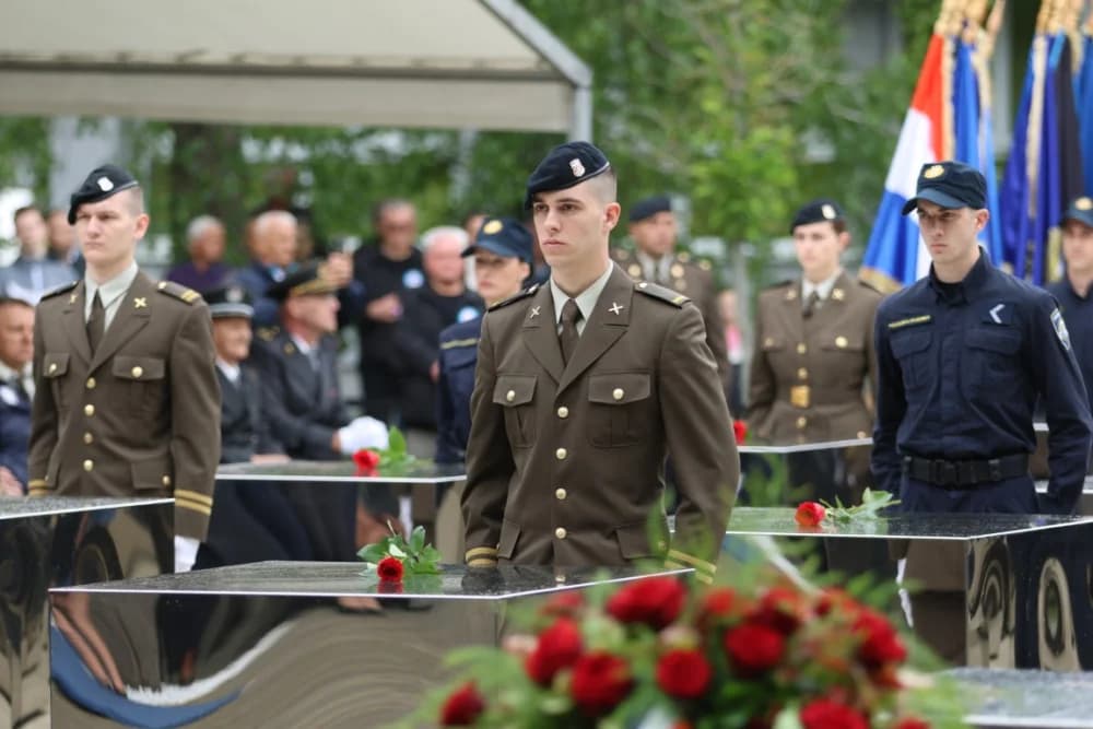 (VELIKA FOTOGALERIJA I VIDEO) Održana svečanost obilježavanja 29. obljetnice vojno-redarstvene operacije Bljesak u Okučanima