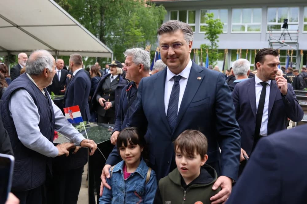 (VELIKA FOTOGALERIJA I VIDEO) Održana svečanost obilježavanja 29. obljetnice vojno-redarstvene operacije Bljesak u Okučanima