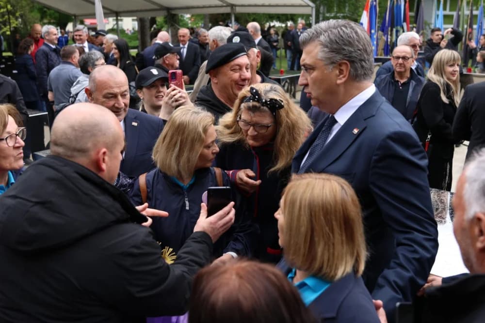 (VELIKA FOTOGALERIJA I VIDEO) Održana svečanost obilježavanja 29. obljetnice vojno-redarstvene operacije Bljesak u Okučanima