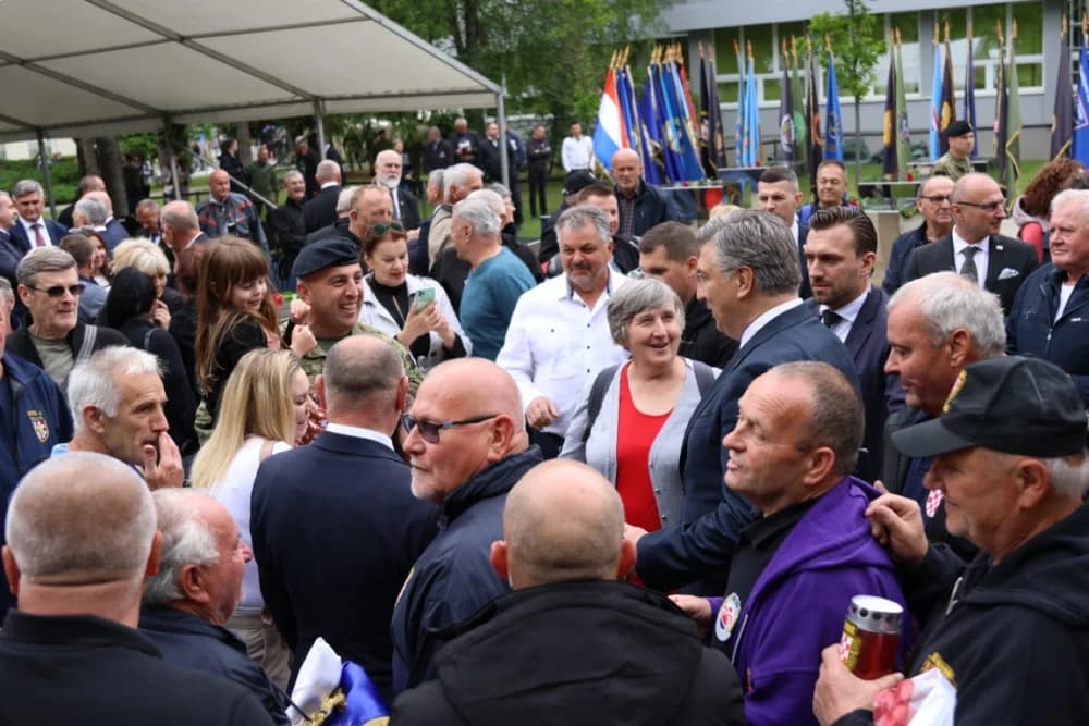 (VELIKA FOTOGALERIJA I VIDEO) Održana svečanost obilježavanja 29. obljetnice vojno-redarstvene operacije Bljesak u Okučanima