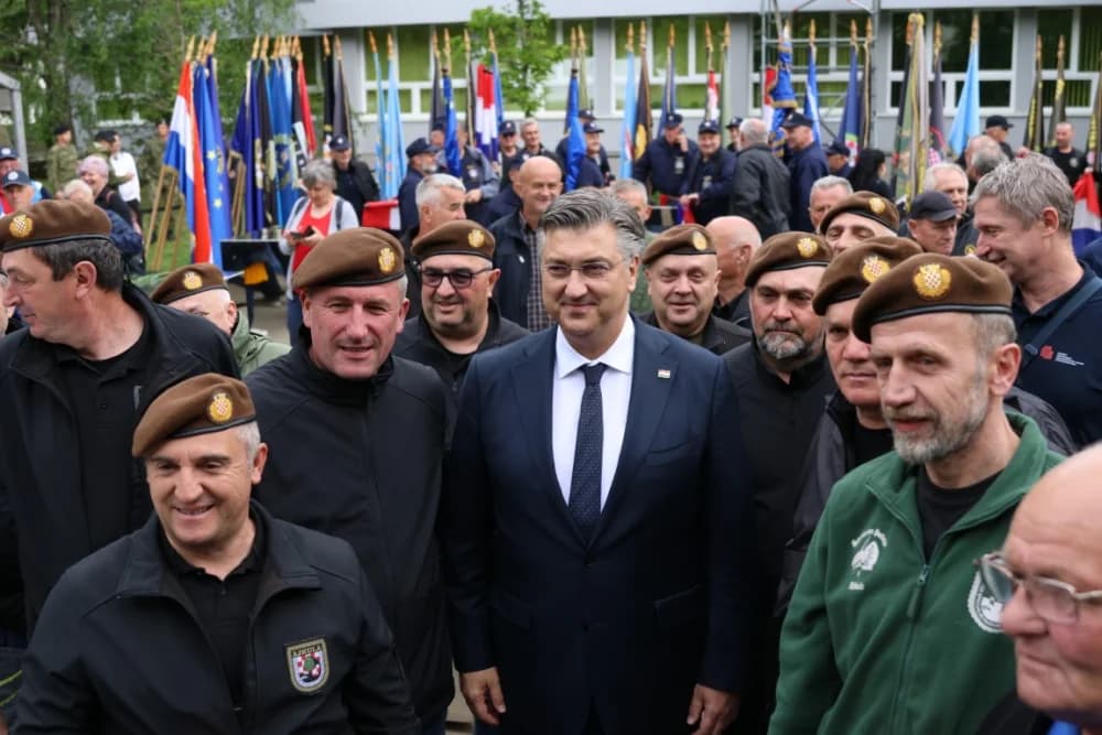 (VELIKA FOTOGALERIJA I VIDEO) Održana svečanost obilježavanja 29. obljetnice vojno-redarstvene operacije Bljesak u Okučanima