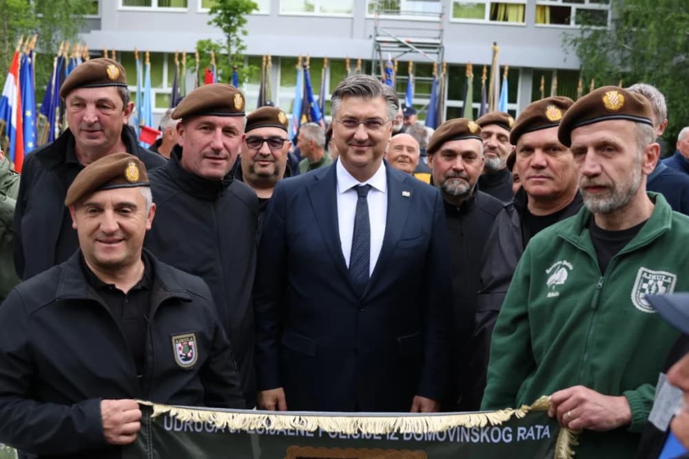 (VELIKA FOTOGALERIJA I VIDEO) Održana svečanost obilježavanja 29. obljetnice vojno-redarstvene operacije Bljesak u Okučanima