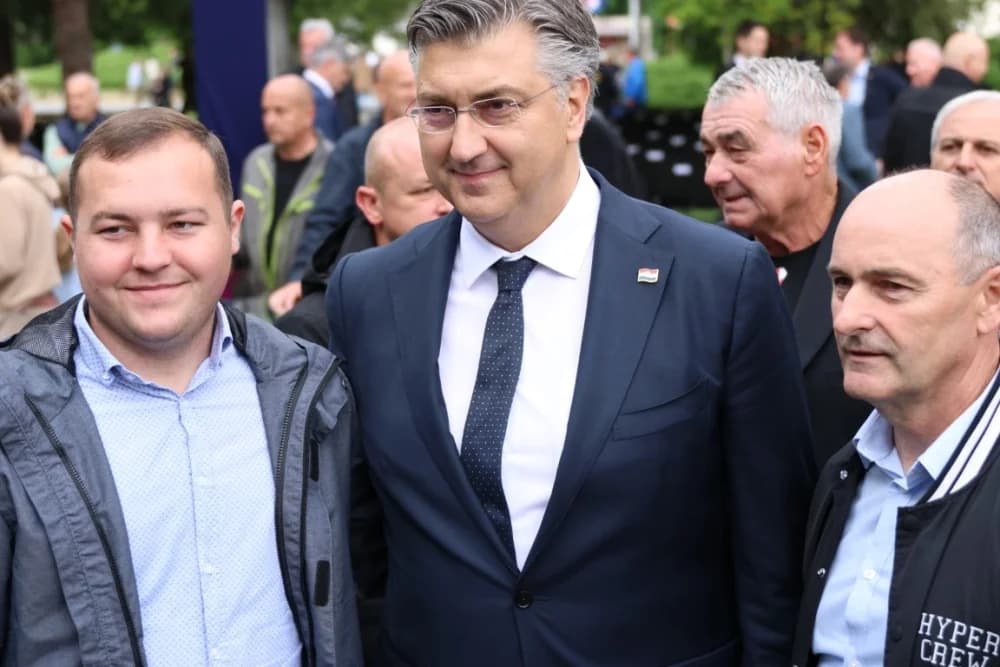 (VELIKA FOTOGALERIJA I VIDEO) Održana svečanost obilježavanja 29. obljetnice vojno-redarstvene operacije Bljesak u Okučanima