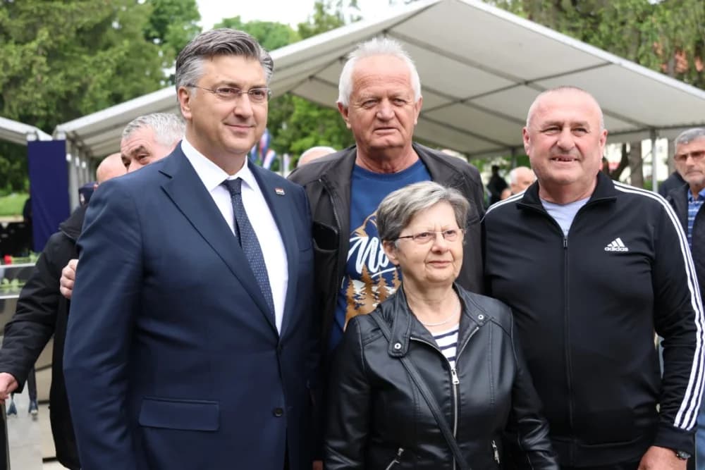 (VELIKA FOTOGALERIJA I VIDEO) Održana svečanost obilježavanja 29. obljetnice vojno-redarstvene operacije Bljesak u Okučanima