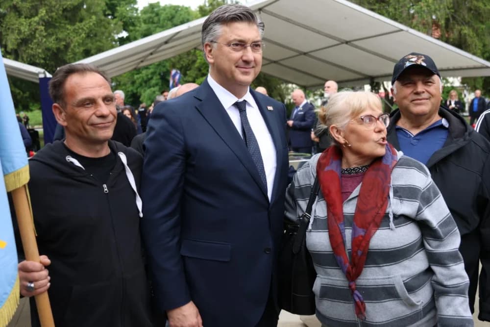 (VELIKA FOTOGALERIJA I VIDEO) Održana svečanost obilježavanja 29. obljetnice vojno-redarstvene operacije Bljesak u Okučanima