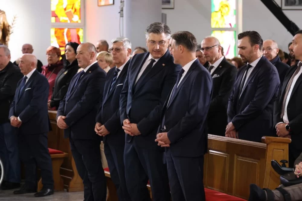 (VELIKA FOTOGALERIJA I VIDEO) Održana svečanost obilježavanja 29. obljetnice vojno-redarstvene operacije Bljesak u Okučanima