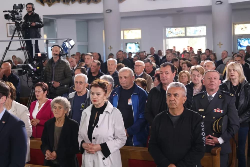 (VELIKA FOTOGALERIJA I VIDEO) Održana svečanost obilježavanja 29. obljetnice vojno-redarstvene operacije Bljesak u Okučanima