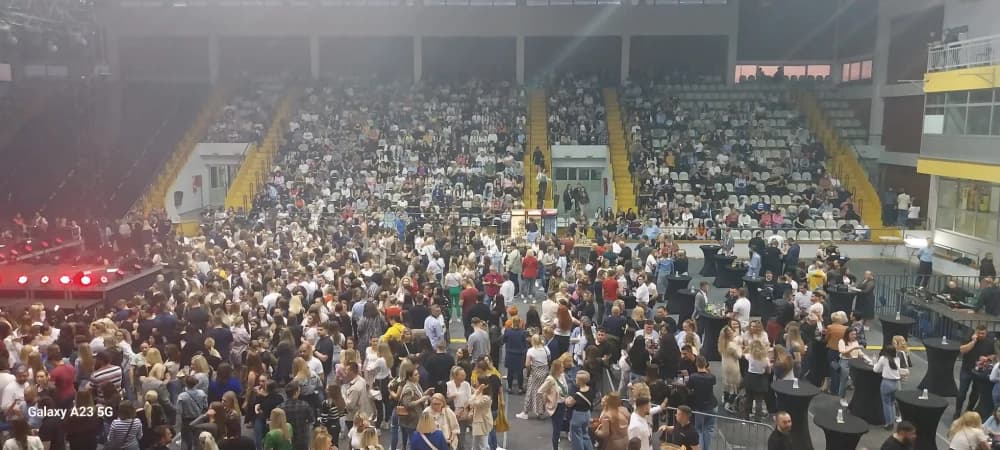 SPEKTAKL U VIJUŠU: Ovako je Marija Šerifović zapalila Slavonski Brod