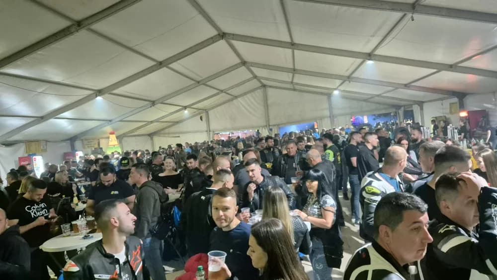 PUN ŠATOR LJUDI: Krenula Motorijada na Poloju