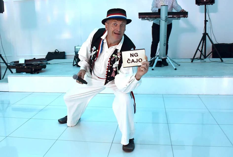 RASKOŠNA ROMSKA SVADBA U POŽEŠKOJ SVEČANOJ DVORANI „GLORIA“: Mladenku darivali zlatom i eurima