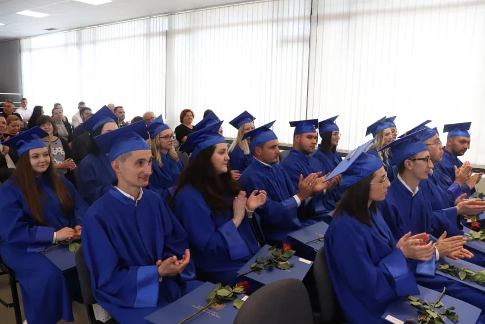 Veliki dan za Sveučilište u Slavonskom Brodu: Promovirani studenti sa Tehničkog i Biotehničkog odjela te Strojarskog fakulteta – u ponedjeljak promocija studenata s Odjela društveno-humanističkih znan