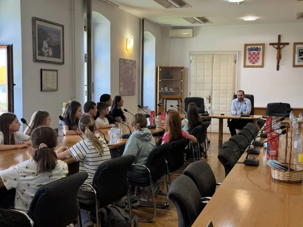 Sudionici Erasmus+ projekta na prijemu kod gradskog pročelnika Ivana Holika