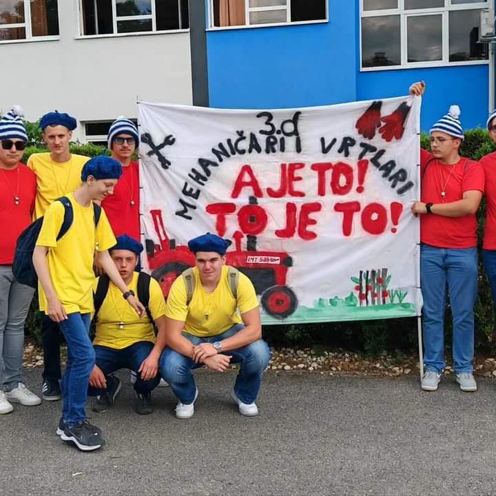 BROĐANI PONOVNO NAJBOLJI: Imamo brutalne maturante. Pogledajte njihove poruke
