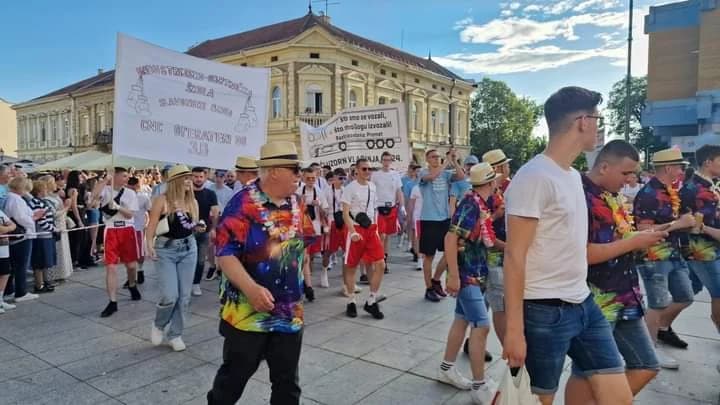 BROĐANI PONOVNO NAJBOLJI: Imamo brutalne maturante. Pogledajte njihove poruke