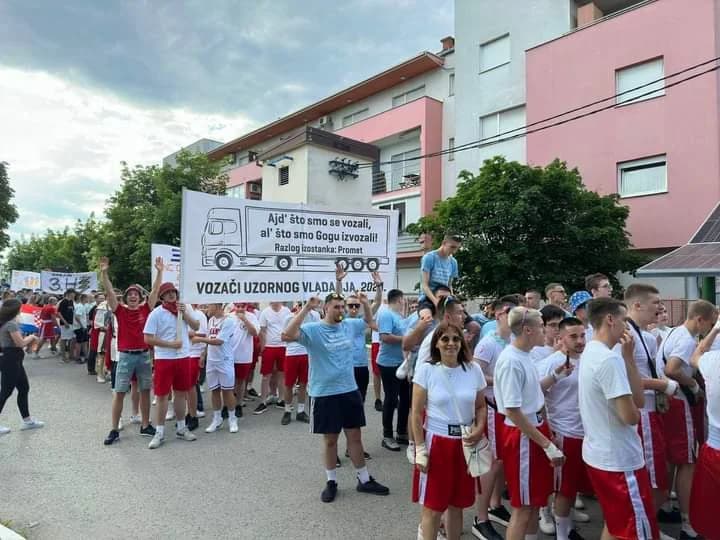 BROĐANI PONOVNO NAJBOLJI: Imamo brutalne maturante. Pogledajte njihove poruke